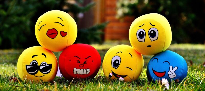 Un émoji « pouce levé » peut-il constituer une signature contractuelle ?